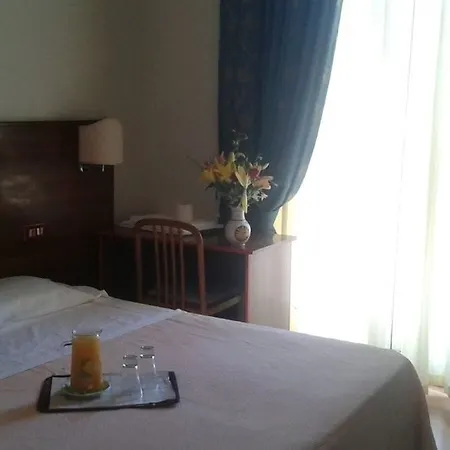 アルタヴィラ 9 ホテル 2*